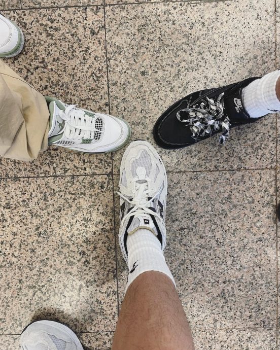 偕儿女逛商场粉求偶遇 曹格大方曝今天行程