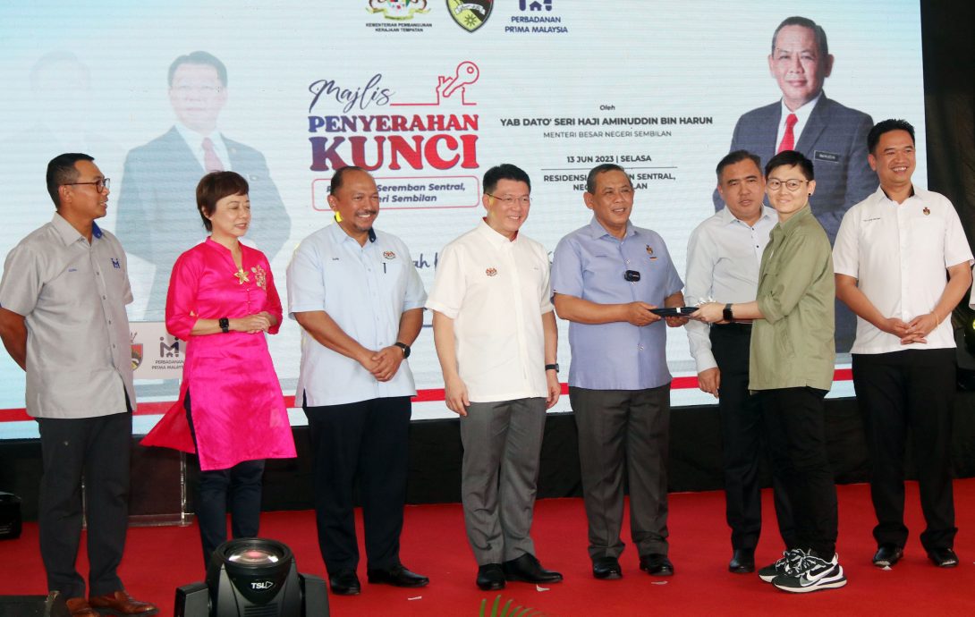 全国版/团结政府兑现承诺,芙中环广场一马房屋890屋主成功拿到钥匙入住新屋