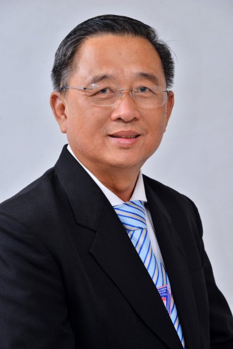 马来西亚庄严宗亲总会总会，10月9日，率团赴中国世界庄严恳亲大会