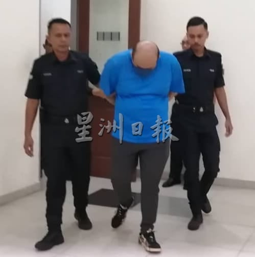 用藤鞭鞭打孩子留下伤痕,华裔男子华男被判坐牢一天及罚款1400令吉