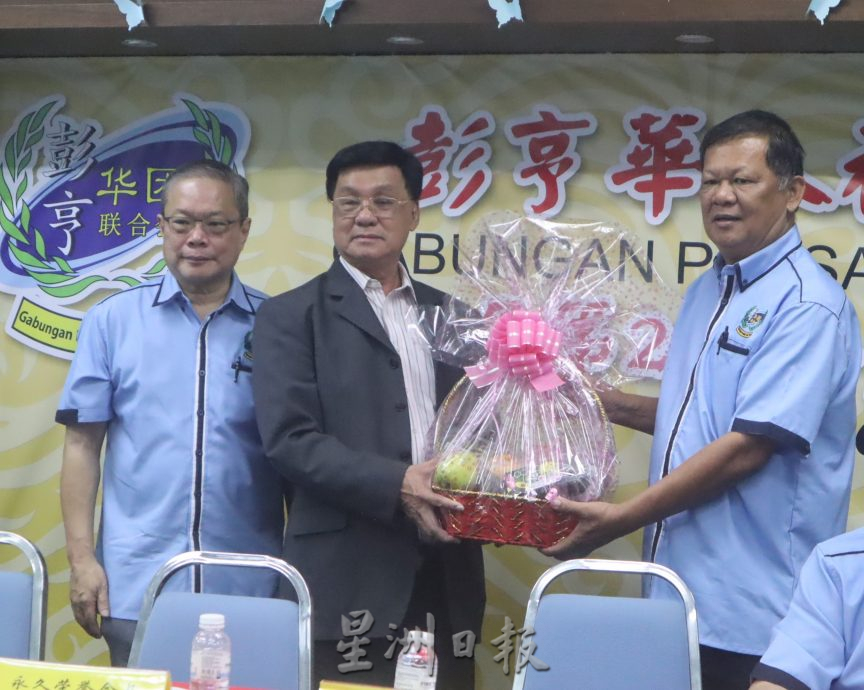 全:华总永久名誉会长丹斯里方天兴认为,董、教总是我国长期以来,华教发展的领头羊,也是全国华文独中教育发展和牵头组织,因此,支持华教大厦计划是整个组织架构上顺理成章的必然行动。