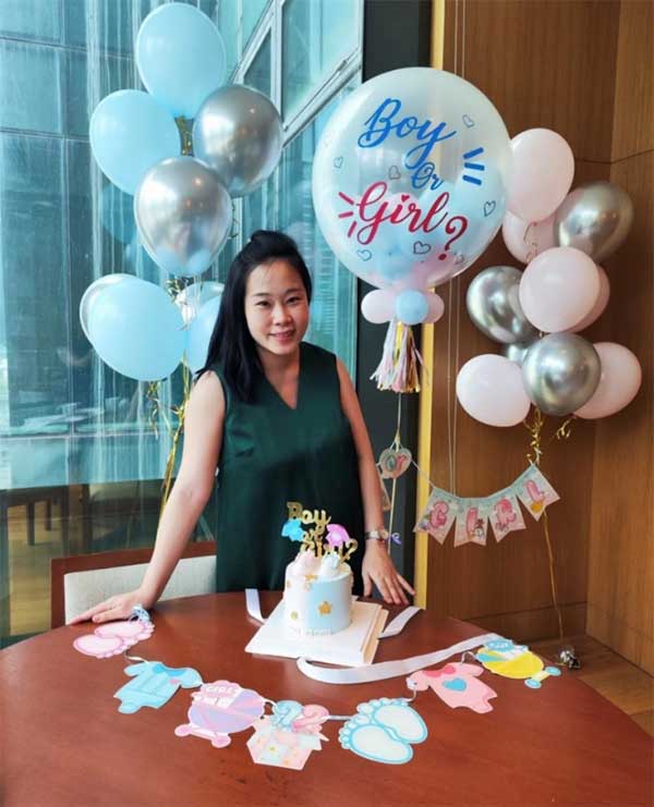  凯儿4年抱3 挺巨肚办宝宝性别揭晓派对  