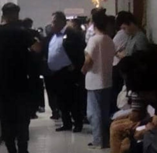 到机场营救女子 张庆信还原真相