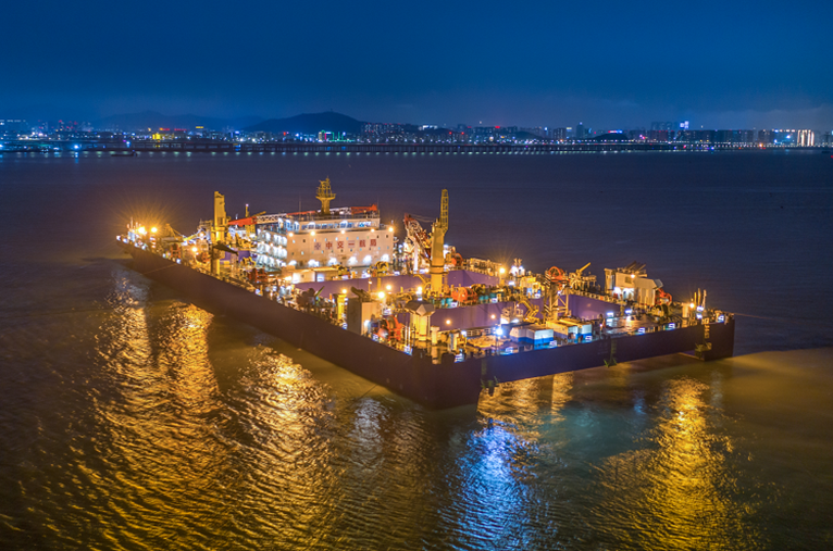 历时5年 中粤港澳“深中通道”海底隧道终合龙