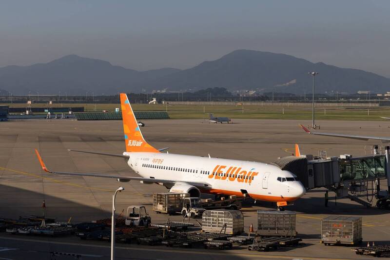 又有乘客试图在空中开门! 济州航空客机惊险降落