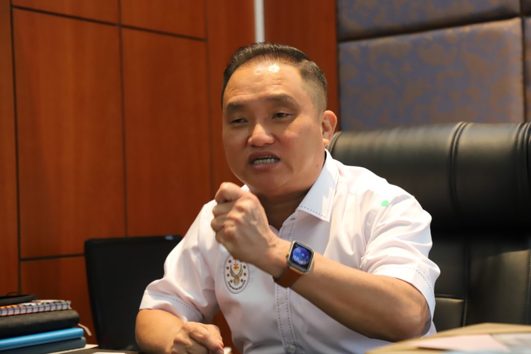 可做版头,版挤可压//大都会-适耕庄华团联谊会将在本月30日举办“适耕庄百年开埠历史文献”推介礼暨二周年纪念联欢晚宴。2图