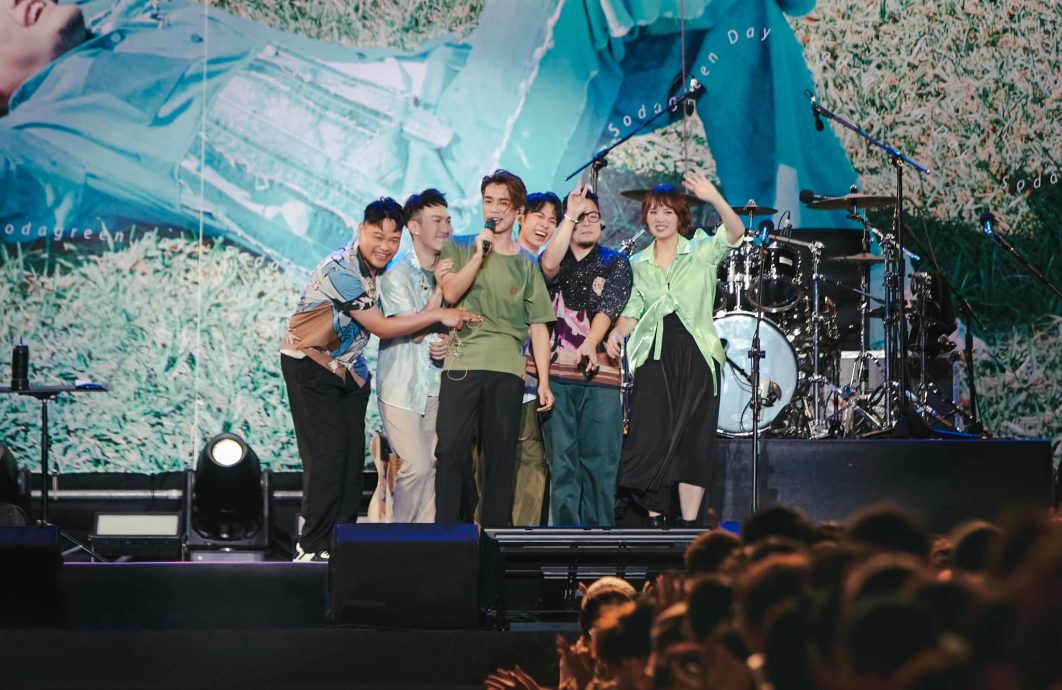 同框炎亚纶宣传照太辣眼 刘家凯挨批“不顾苏打绿死活”