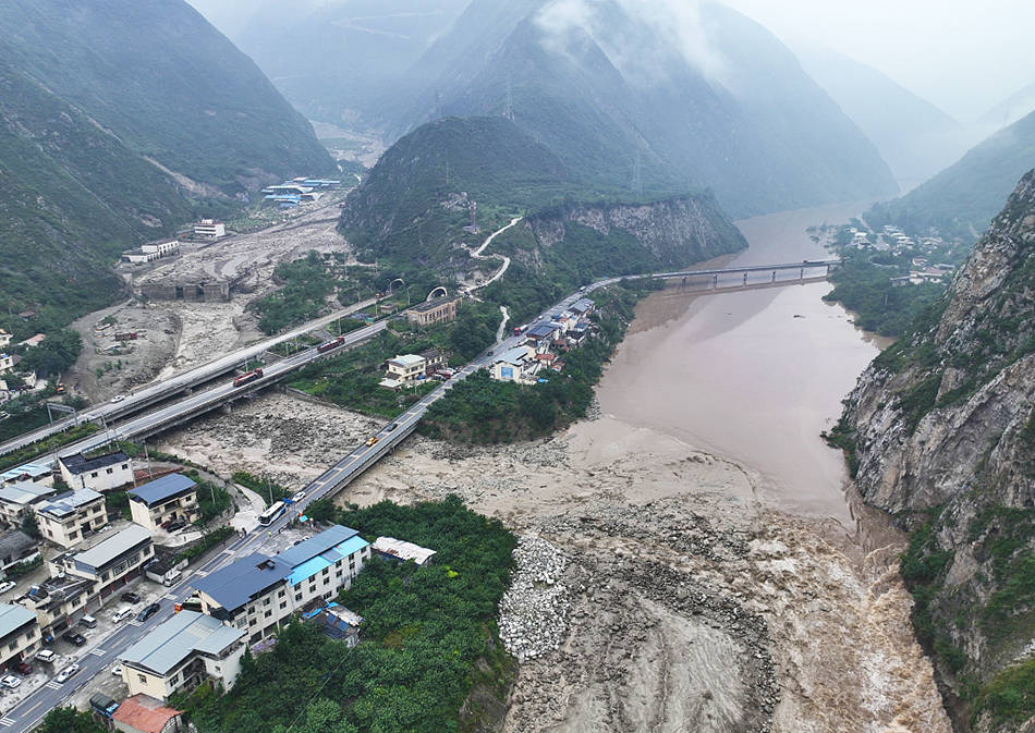 四川汶川突发山洪泥石流 七人失联