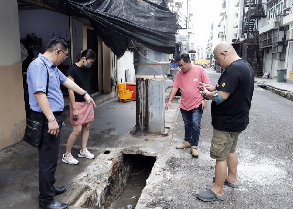 大都会/封面/蒲种公主城后巷拆除违例结构，恢复沟渠原貌