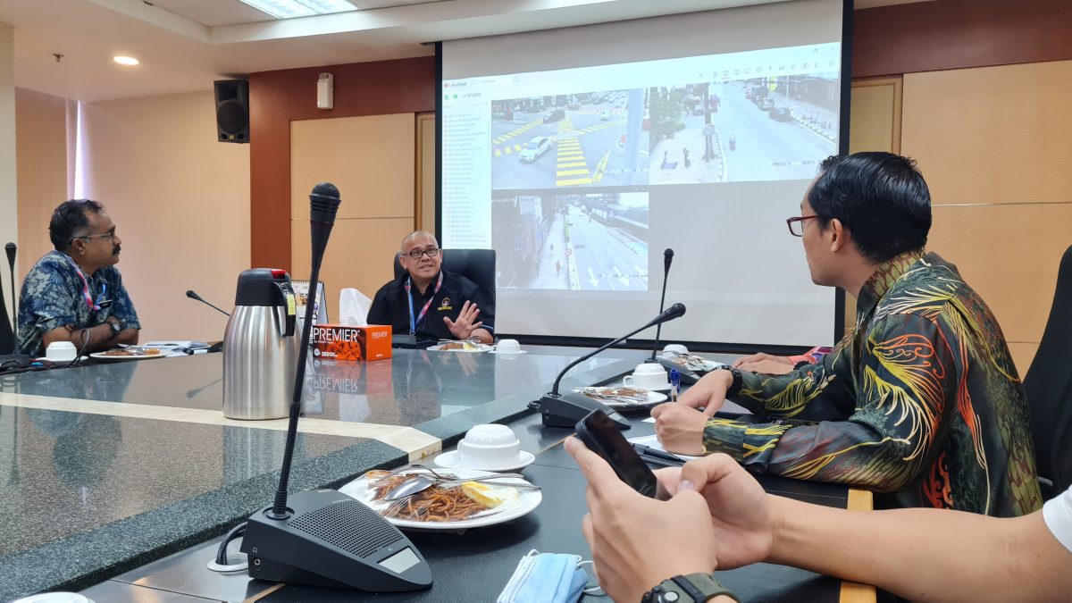 大都会/封面/武吉免登路及阿罗街长期封路/12图