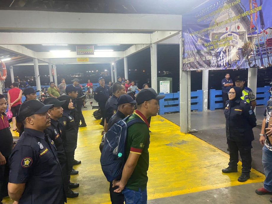 大都会/巴生市议会拉大队入岛 展开取缔行动/7图