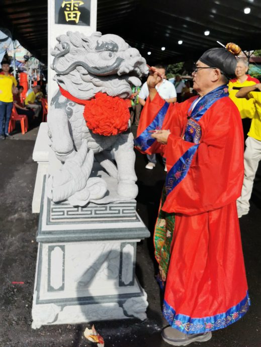 大都会/早报可以做头/仁嘉隆铜锣庙牌楼，举行开幕大典