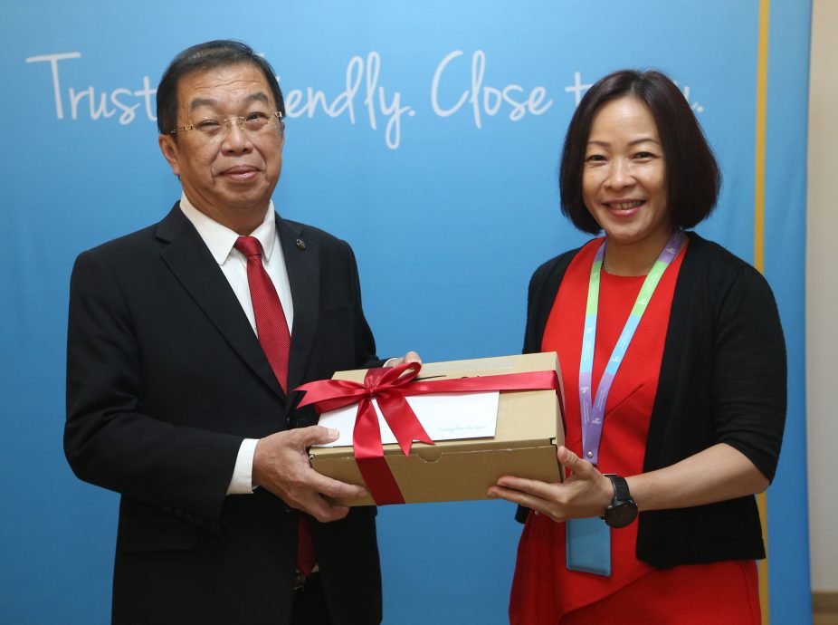 大都会/陈国伟为蕉赖友力花园班台医院洗肾部主持开幕仪式