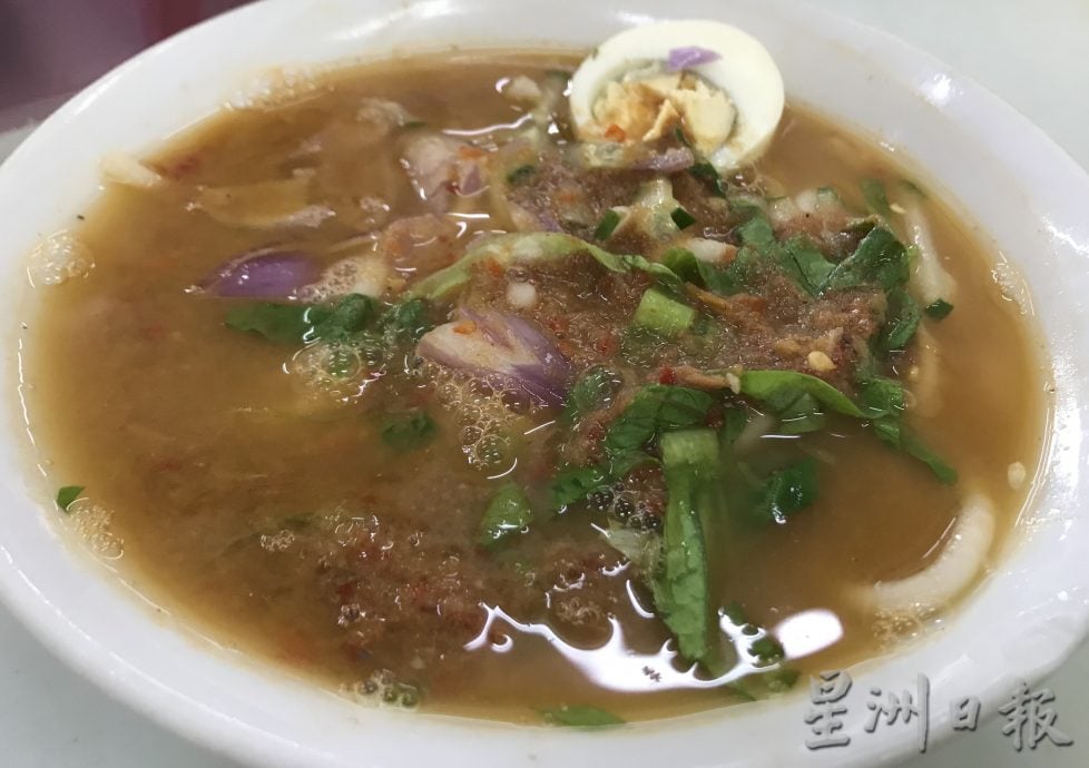 大霹雳封底主文/【人气美食】/街传承四代的咖喱面 散发香气十足的魅力