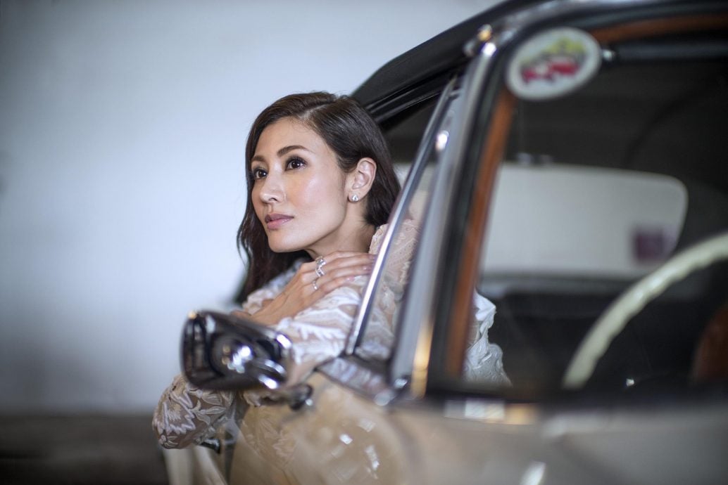 大马拿督送生日惊喜短片 李嘉欣“现身”甲剧院外墙