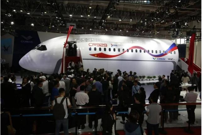 天下事 ​载320人航程1.2万公里中企展出新型宽体客机