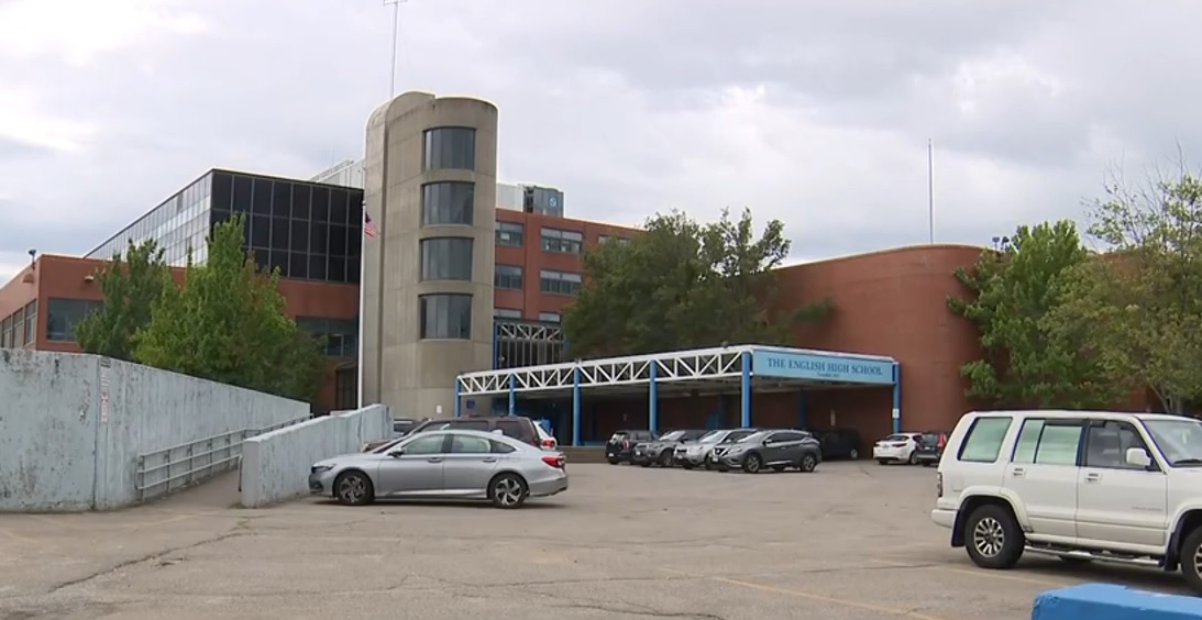 太疯狂!她32岁扮高中生 读3所不同高中