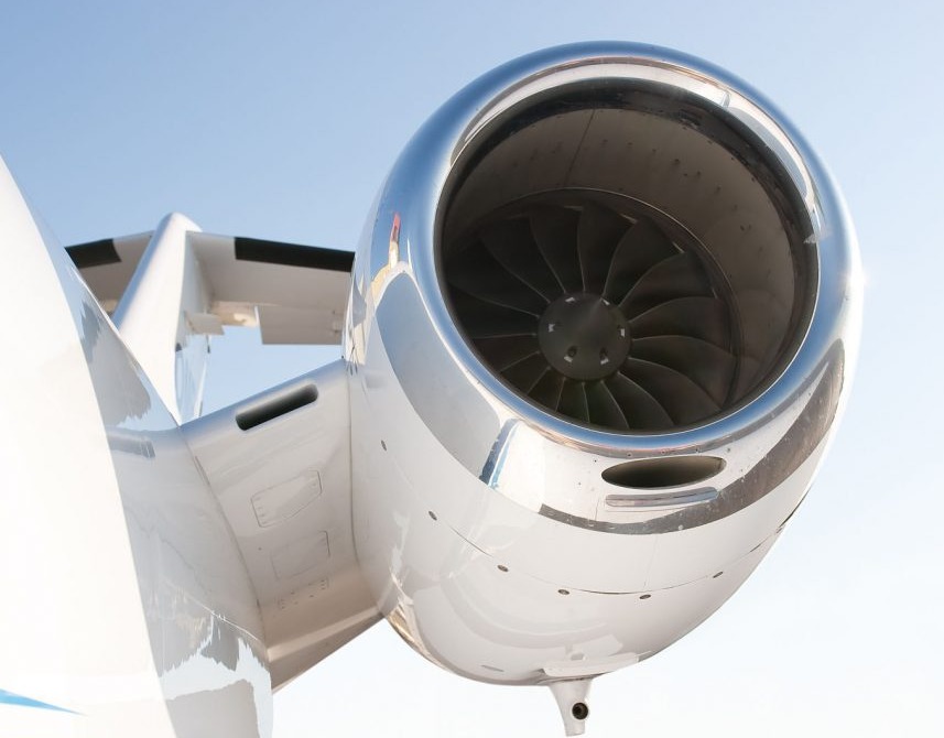 女地勤被吸进飞机引擎惨死! 航空公司判赔7.2万