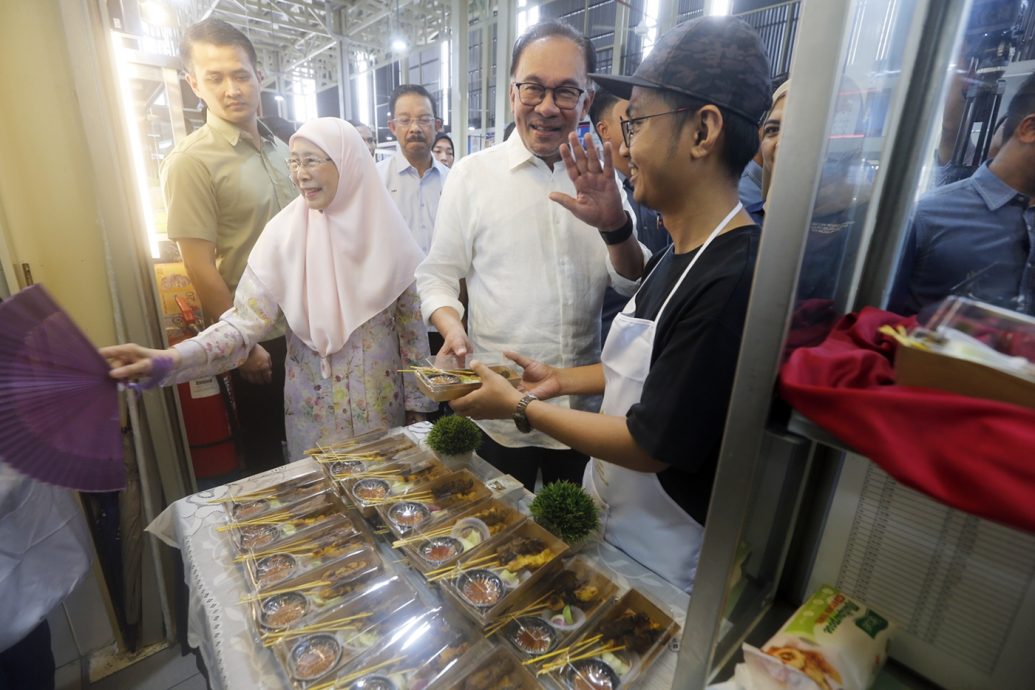 安华指示全马大城市打造乾净舒适小贩中心