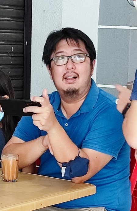 封面-大都会:走访移民局人潮/6图