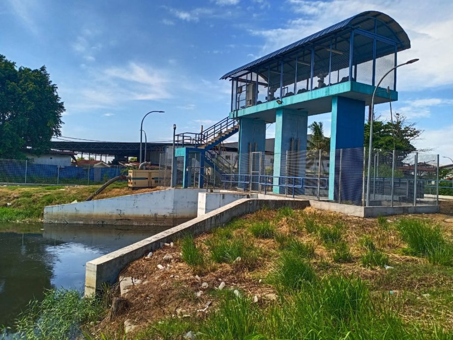 封面主文-大都会/班村巴板路水闸电缆被偷致失灵一天/7图