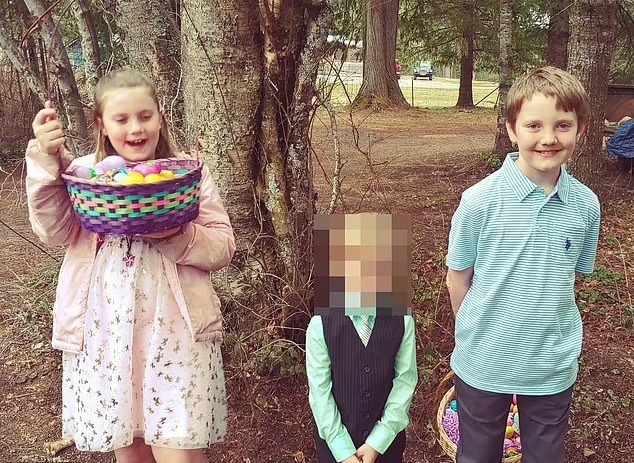 少女开长途车累到睡着 一家四口堕河中溺毙