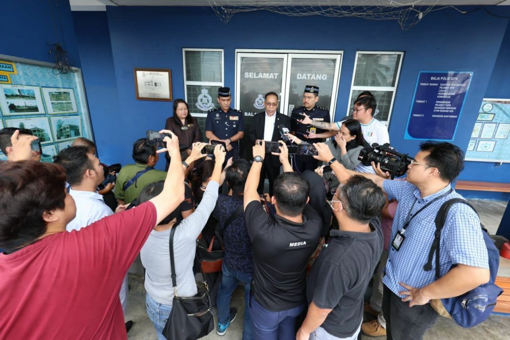 州元首新闻秘书报案