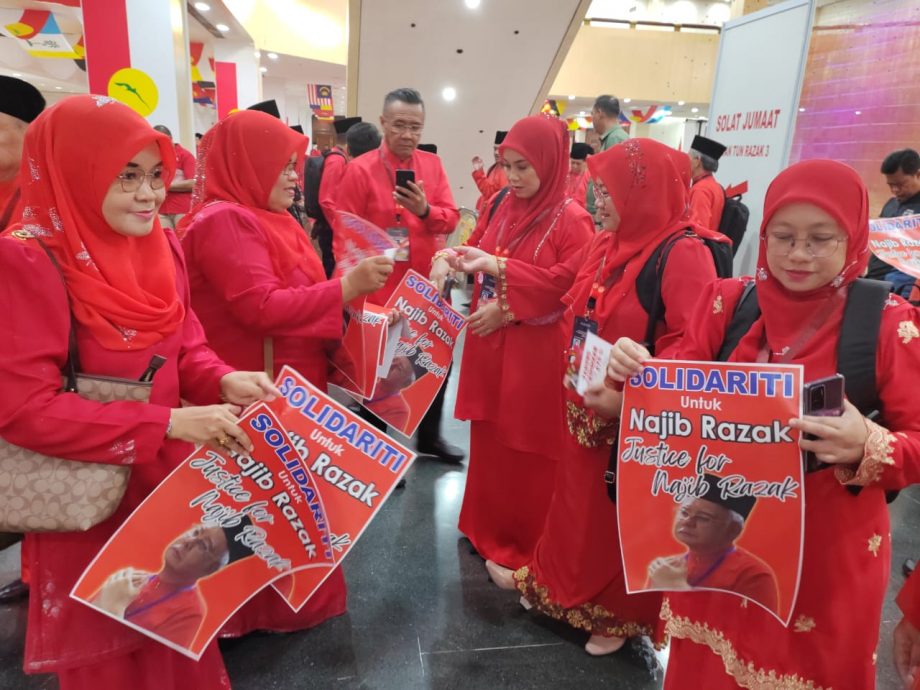 巫统大会 | 谈纳吉全场欢呼 扎希哭了!向安华喊话:首相,你自己看