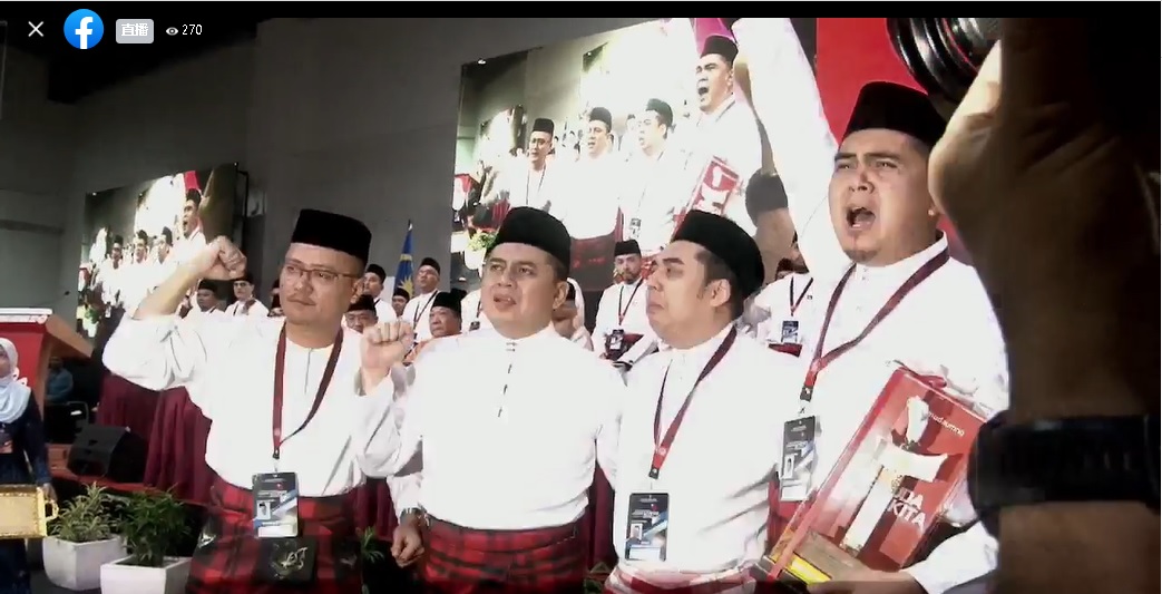 巫统青年团颁发青年领袖奖给纳吉 大会播影片表扬纳吉