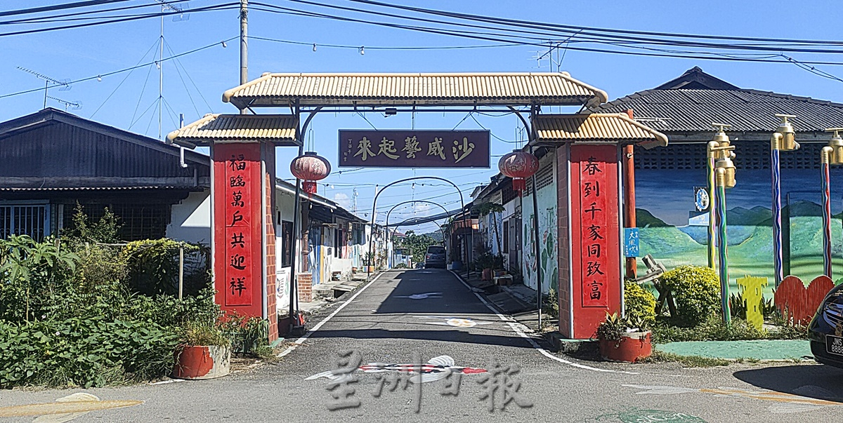 **已签发**柔：封面：主文：【特稿】：旅巴带客游沙威却也扰民，村民：欢迎旅客，但促司机关注交通及污染问题