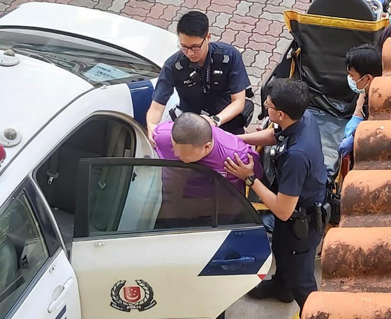 *已签发*柔:狮城二三事:子家中发狂母情绪激动 双双涉辱骂袭女警被捕