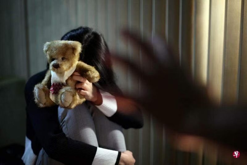 *已签发*柔:狮城二三事:涉性侵少女后弃婴 狮城17岁青年面控
