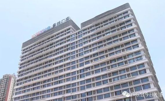 广东土豪买下2楼42户“打通”墙体裂开 楼上300户居民吓傻撤离