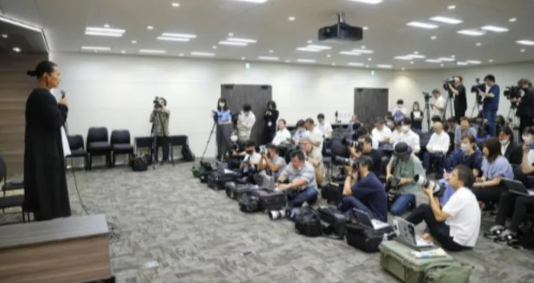 广末凉子夫鞠躬道歉 落泪忏悔:没早点阻止她