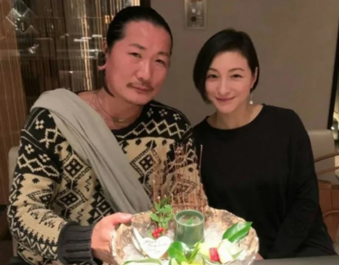 广末凉子夫鞠躬道歉 落泪忏悔:没早点阻止她