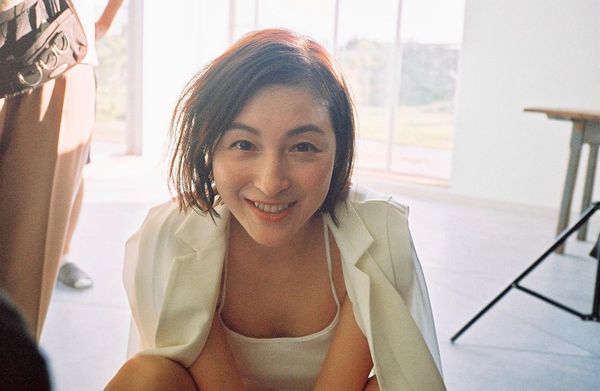 广末凉子家长日露面全程笑脸 再爆曾偷情已婚韩星成河