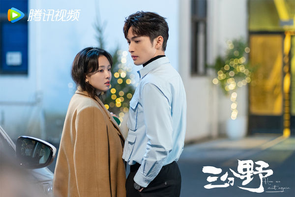 张彬彬粉底擦太厚 激吻完女主白衣被染黄