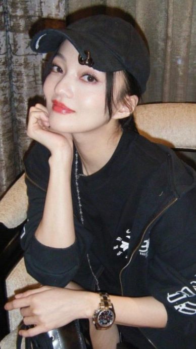 张韶涵演唱会开太久? 惊见歌迷头上竟结蜘蛛网