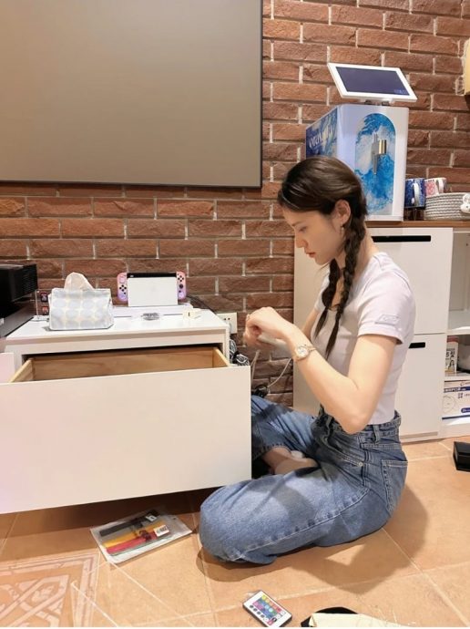 张馨月戴钻戒做家务 被狠批造作扮贤妻