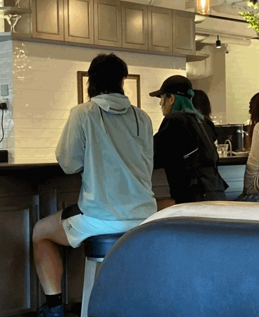 徐濠萦宣示主权  罕晒陈奕迅同框放闪粉暴动