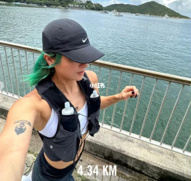 徐濠萦宣示主权  罕晒陈奕迅同框放闪粉暴动