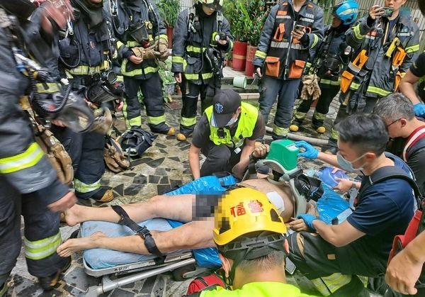 情侣吵架男引爆瓦斯 无辜邻居送院不治