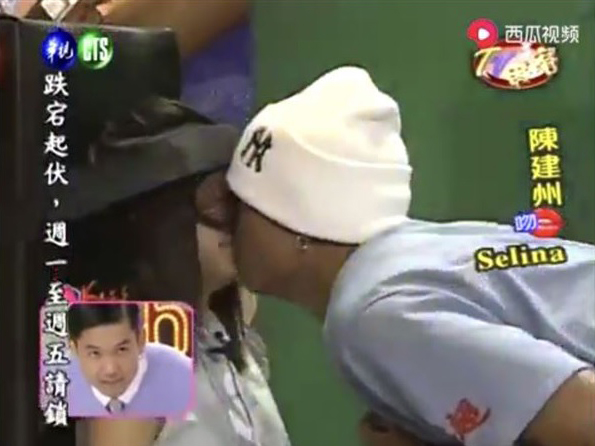 惊爆遭邻居伸手到裤子 Ella当场吓哭逃跑