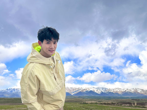 成毅拍武戏腰伤躺担架送医 郑业成背锅急喊冤