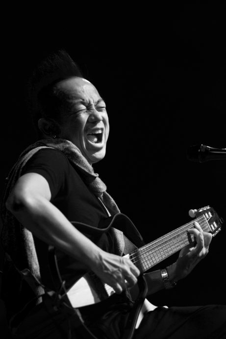 担任曹格安可场演唱会嘉宾 黄大炜特从美国来马