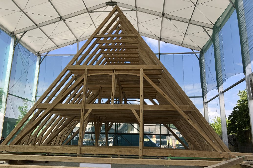 拼盘 巴黎圣母院明年底重新开放 屋顶以中世纪手作木艺重建