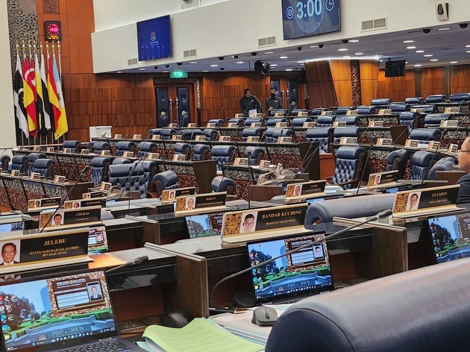 政府提呈国会辩论2021年总稽查司报告 反对党集体缺席抗议