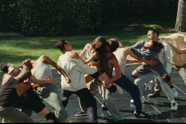 新剧限制级舞姿被批 韩媒爆Jennie自愿演出