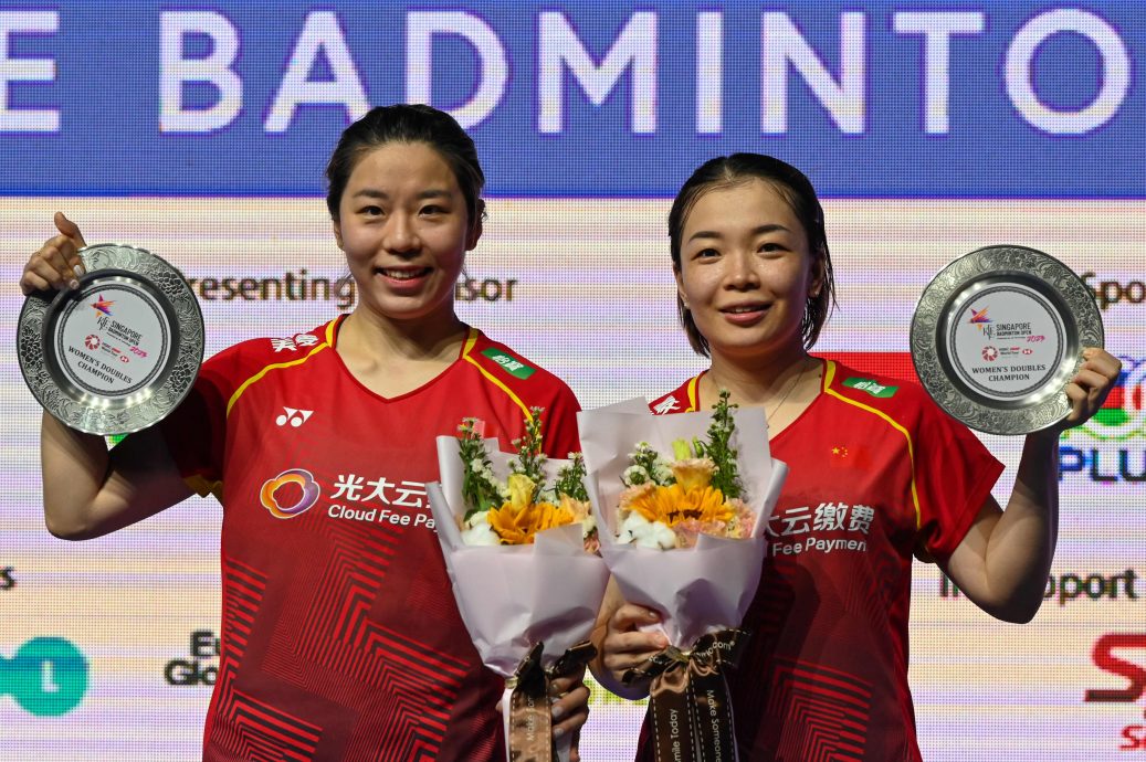 新加坡羽球超级750赛|战胜“梁王”破10个月冠军荒 小保组合喜获今年首冠