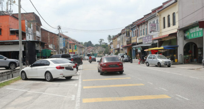 新告示牌注明每天收费 牙也县议会:周末公假无抄牌